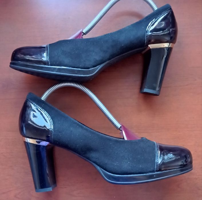 Eleganckie czółenka Pitillos 40