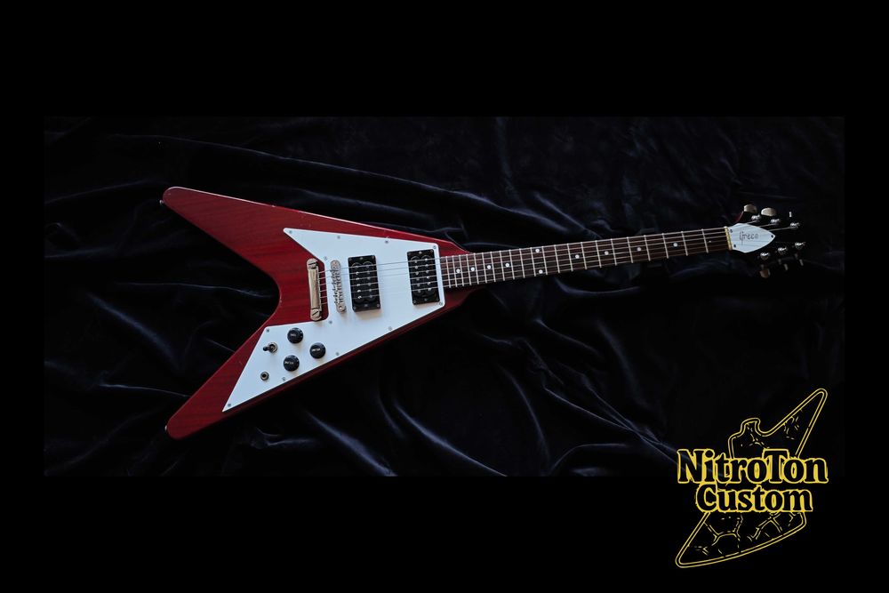 Gitara Greco Flying V
