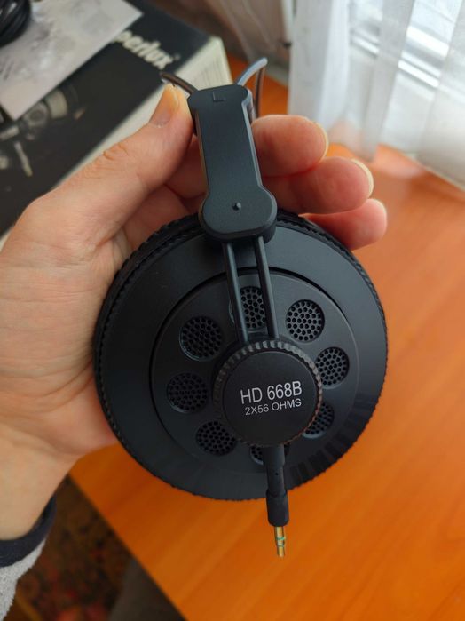 Професійні студійні навушники Superlux HD668B Black, стан нових.