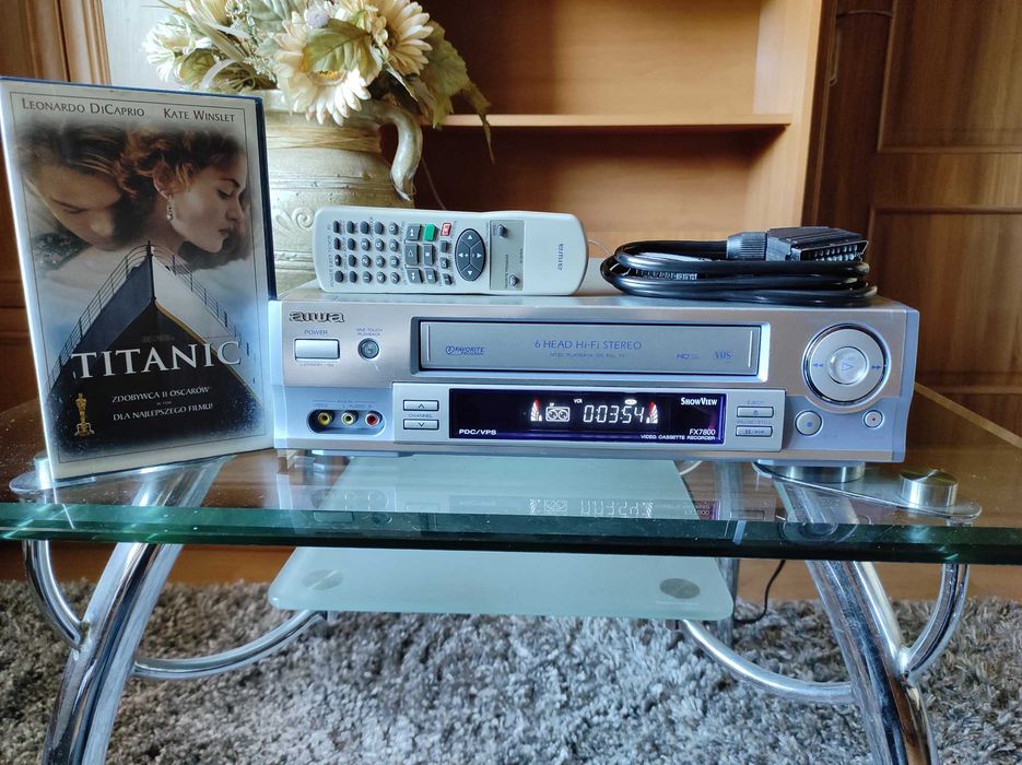 Magnetowid AIWA FX-7800 + pilot i kabel