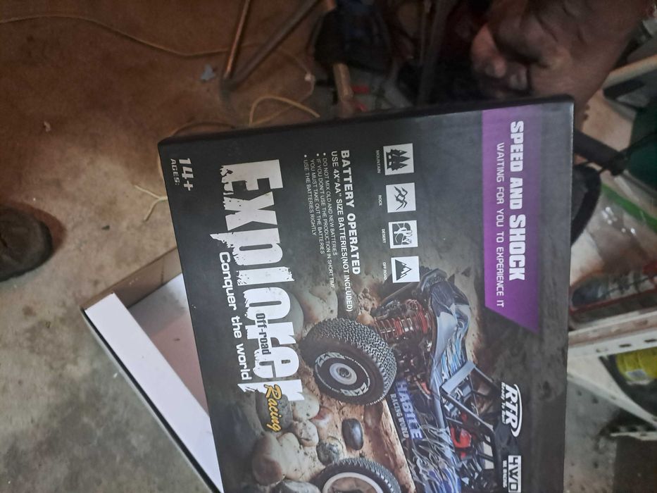 Carro telecomandado a bateria para competir