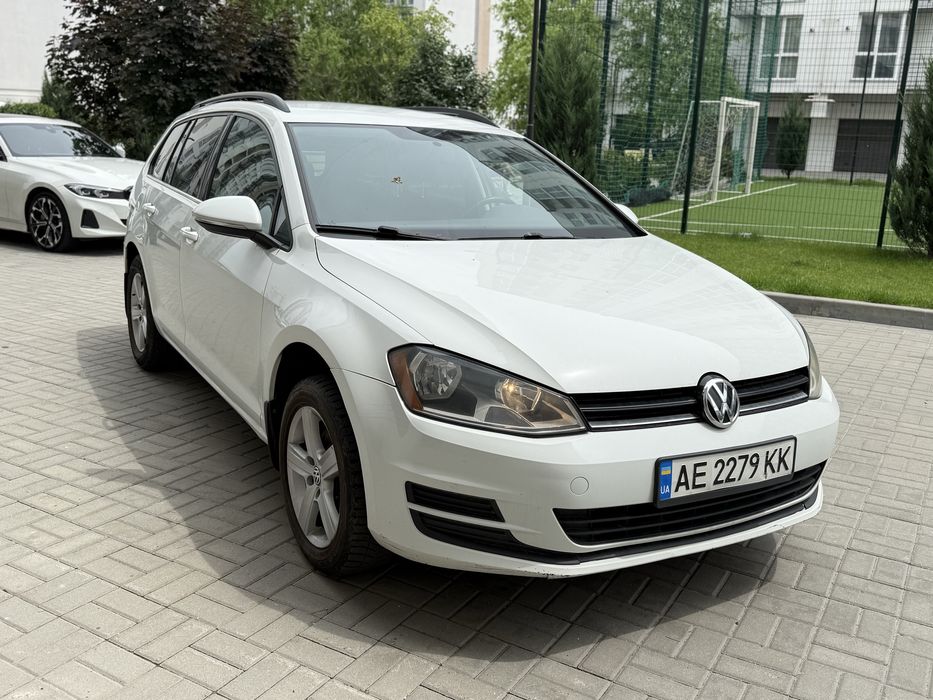 Продам Volkswagen Golf универсал автомат