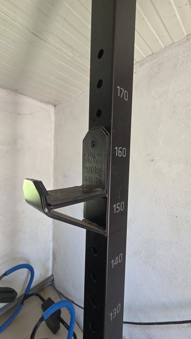 Rack de musculação.