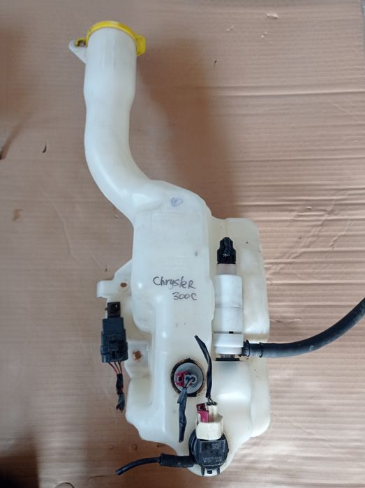 Бачок омивача зборі Chrysler 300c 04805740AA