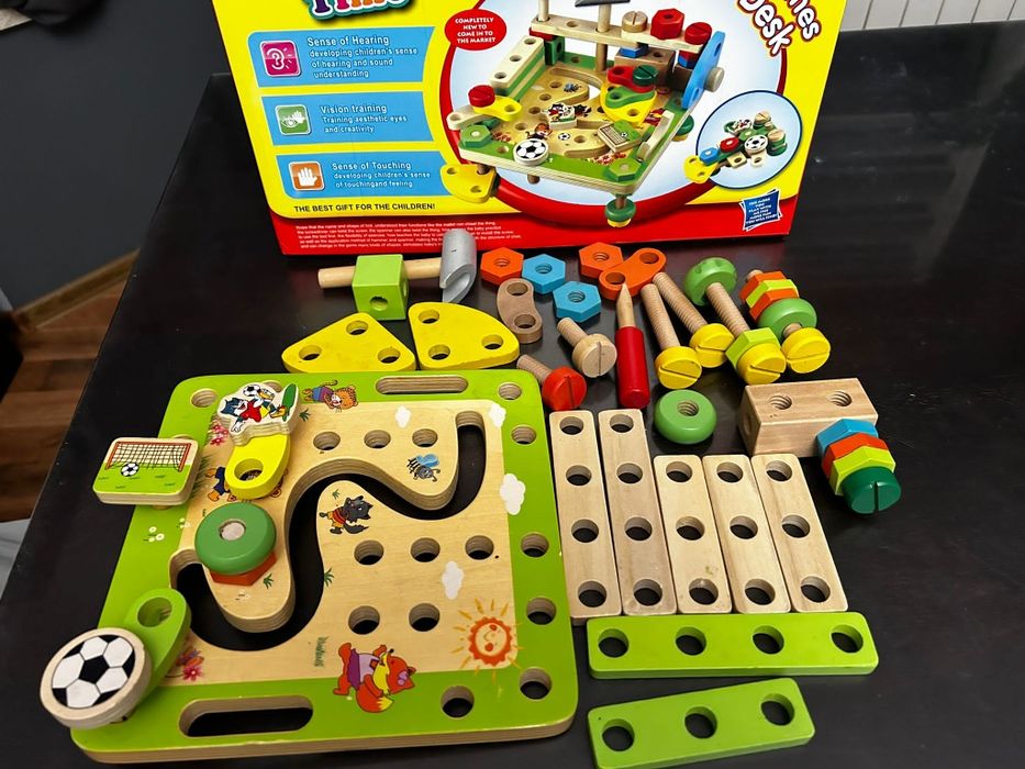 Drewniany stolik dla dzieci