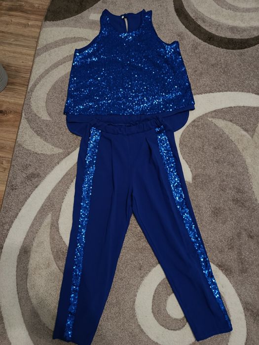 Продам костюм з паєтками