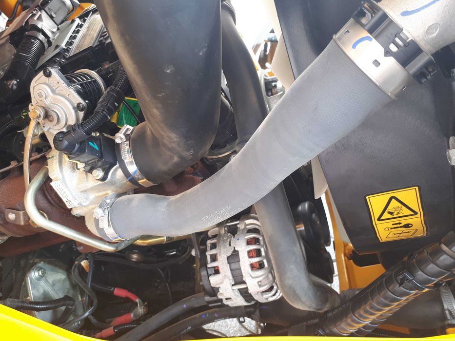 Máquina Retroescavadora JCB 3CX de 2024