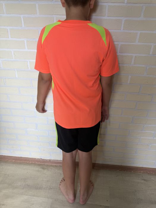 Продам форму для футбола новая