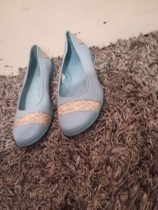 Sapatos de salto baixo