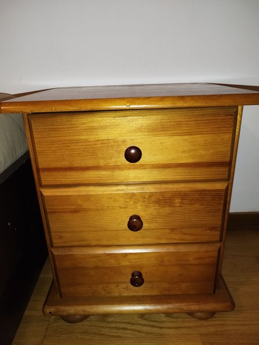 Conjunto de cama, mesas de cabeceira e comoda de quarto