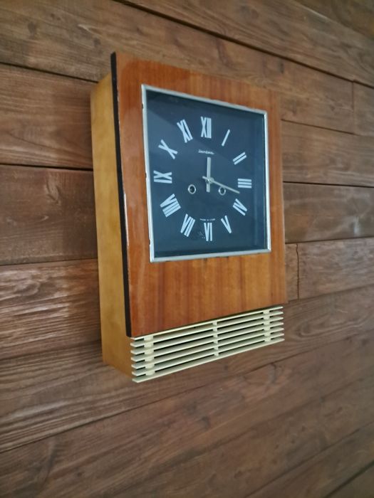 Годинник настінний з боєм