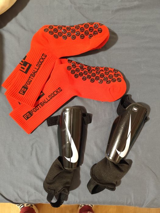 Nagolenniki Nike + skarpetki piłkarski
