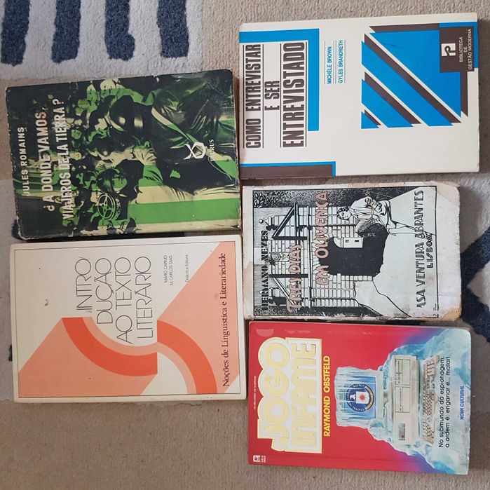 Livros de vários estilos literários