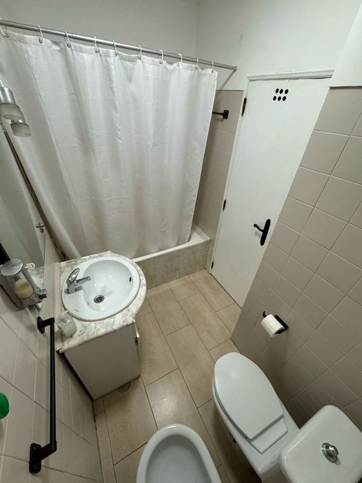 Alugo quarto Portimão a professor