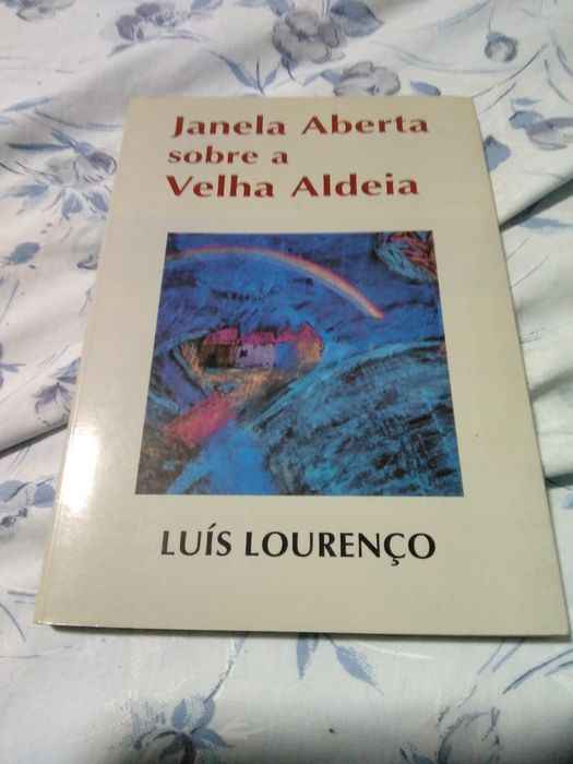 Janela aberta sobre a velha aldeia