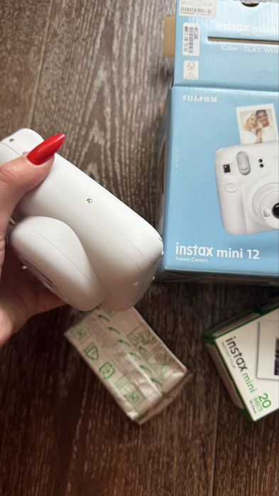 Фотокамера Fujifilm Instax Mini 12 и катридж