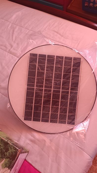 Candeeiro solar com três focos