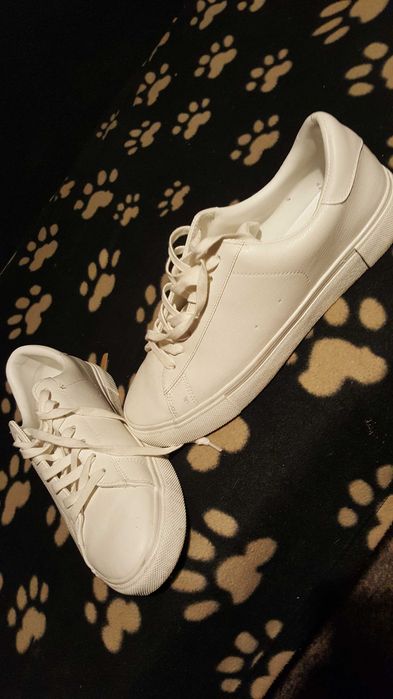 buty lekko uzywane HIM biale