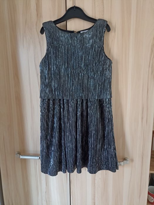 Sukienka imprezowa srebrna połyskliwa ok 8 lat