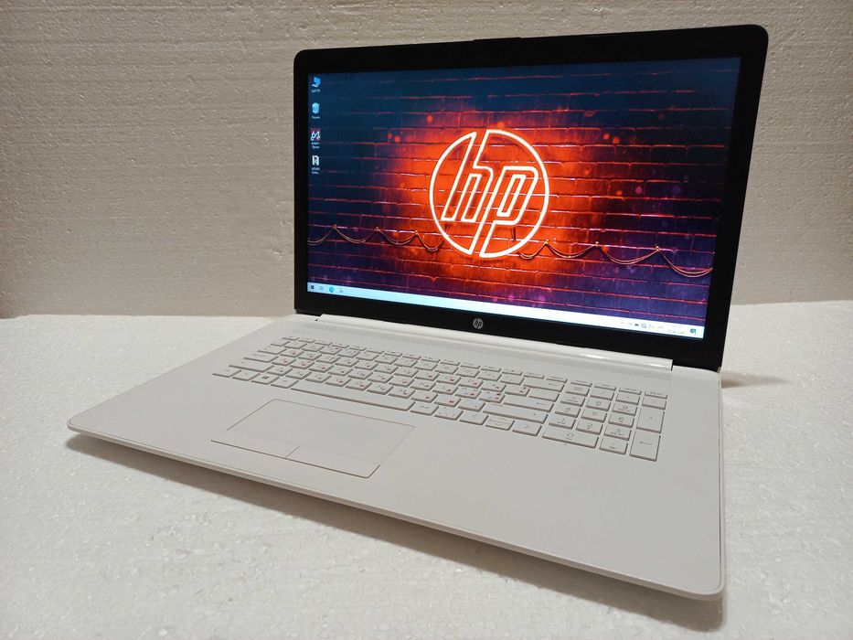 17.3" Экран!! БОЛЬШОЙ СВЕЖАК!!  HP Laptop 17  / Мощный проц 9" го покол/ Всего 1" год!!