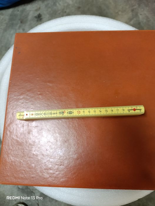 Metro articulado sintético.