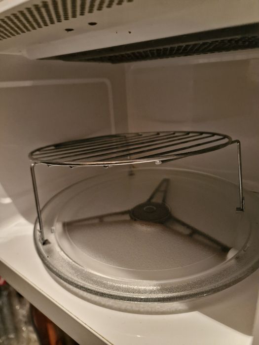 Mikrofalowka z grillem - stan idealny