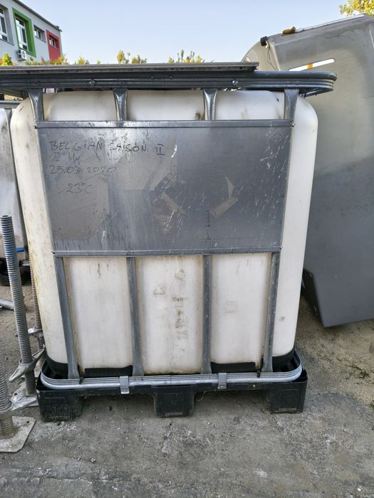 Sprzedam pojemnik 1000 l