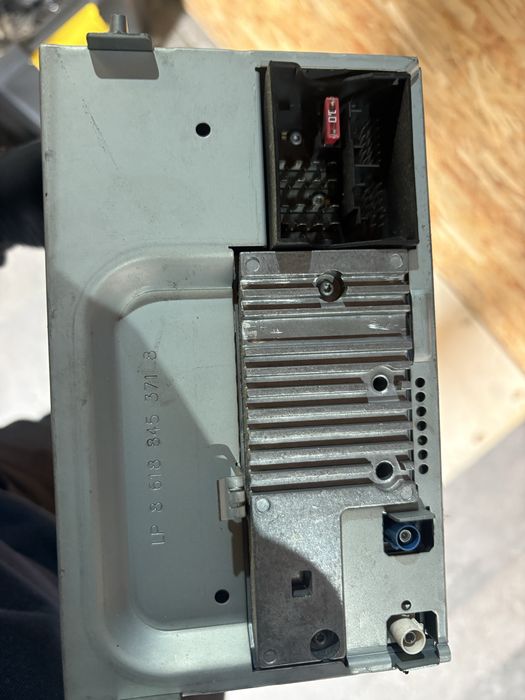 Rádio Golf V 1KO 035 191 D