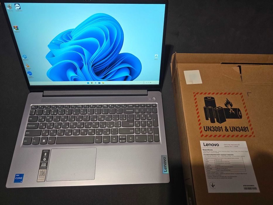 Ноутбук Lenovo Ideapad Slim 3 15IAH8 Arctic Grey (стан нового)