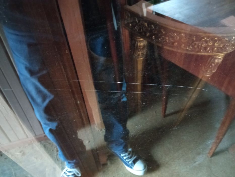 Vidro castanho de formato ovalado