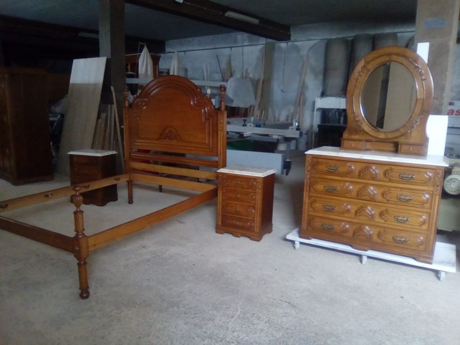 Mobília de quarto e outros artigos