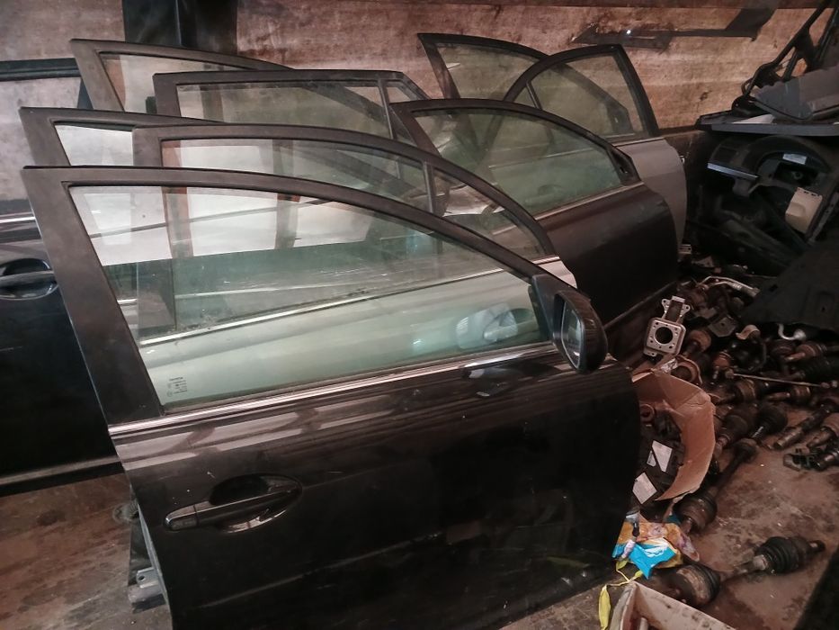 Тойта авенсіс двері т 25 03-08