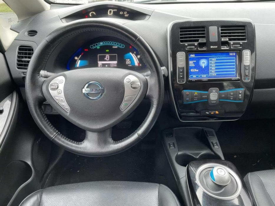 Nissan LEAF SL      2015