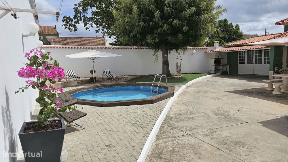 Moradia T4 no centro de Pontével