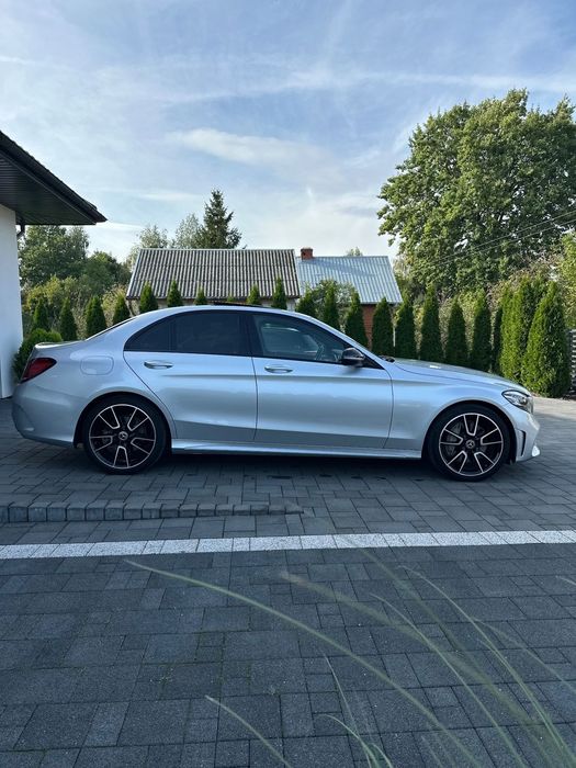 Mercedes-Benz Klasa C 300 4matic pakiet Amg mocne wyposażenie
