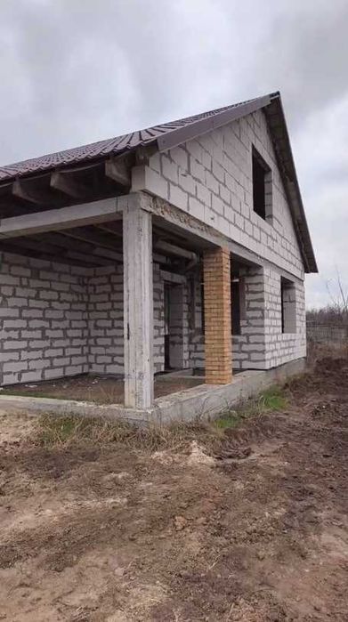 Продаю земельну ділянку з недобудовою мкр-н Варварівка