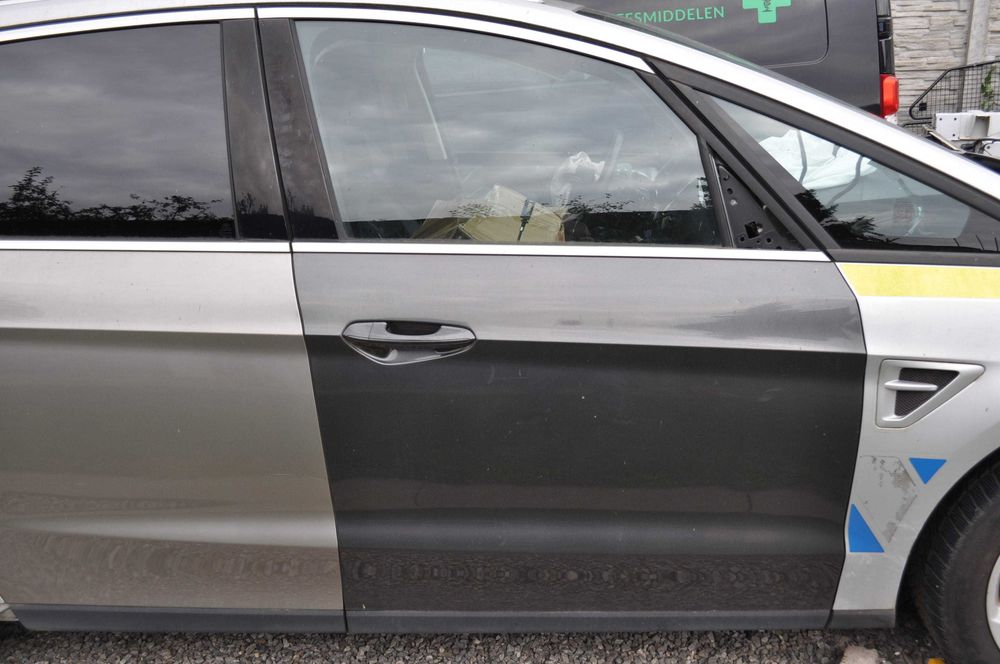 Drzwi Ford Smax Mk2 przód , tył prawa strona ładne w kolor