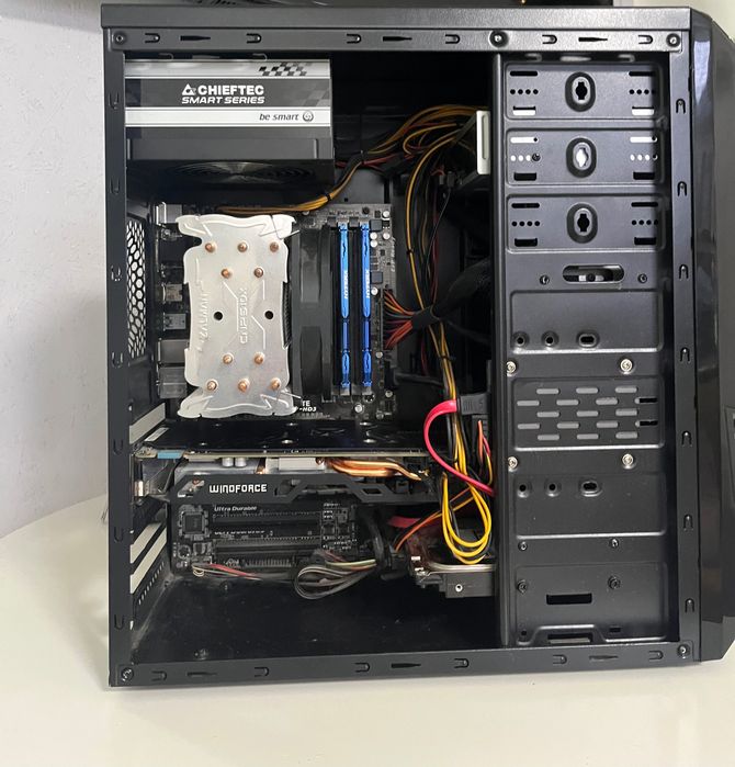 Komputer + monitor Acer 23” | i5-4670K | GTX 960 4GB | SSD + HDD