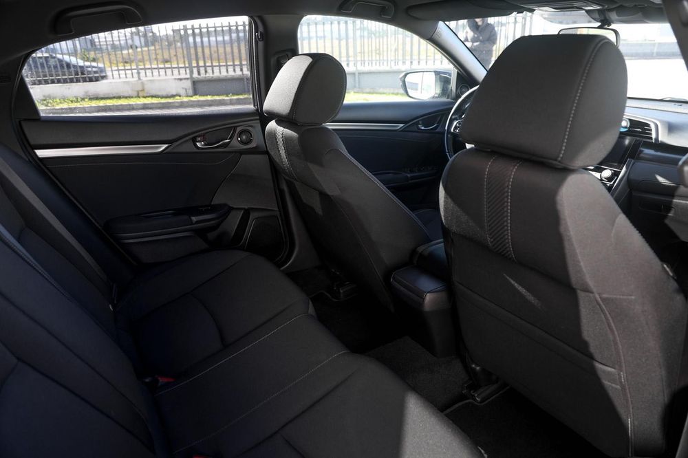 • Honda Civic 1.6 i-DTEC