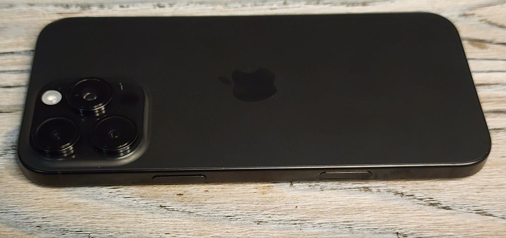 IPhone 16 Pro Max 256 eSIM Black магазин гарантия EmojieStore 900$