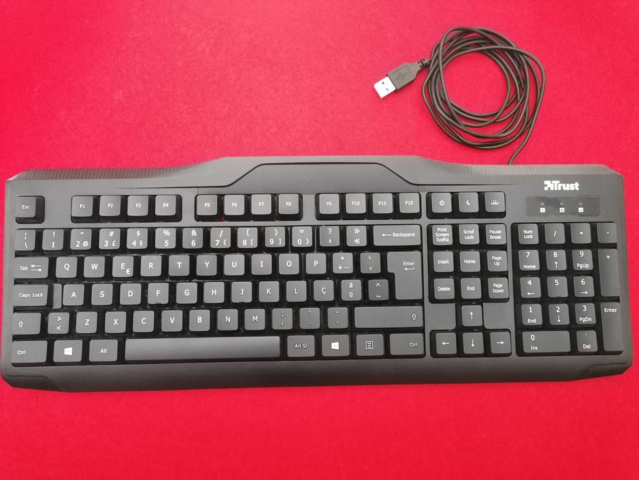 Teclado TRUST com fio [Novo - protecção contra derramamento líquidos]