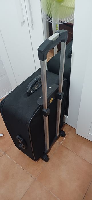 Vende se mala viagem usada somente uma vez .nao aceita transferência dimheiro somente mao .