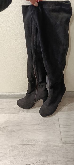 Чоботи-ботфорти на підборах