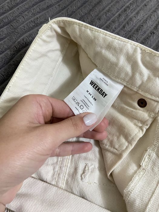 Джинси мом молочного кольору