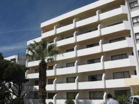 Penthouse em Vilamoura com piscina, varanda e vista de sonho mar e golfe