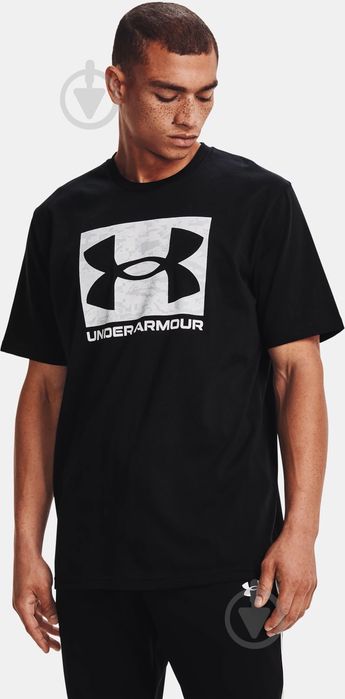 Чоловіча спортивна футболка від бренду Under armour.