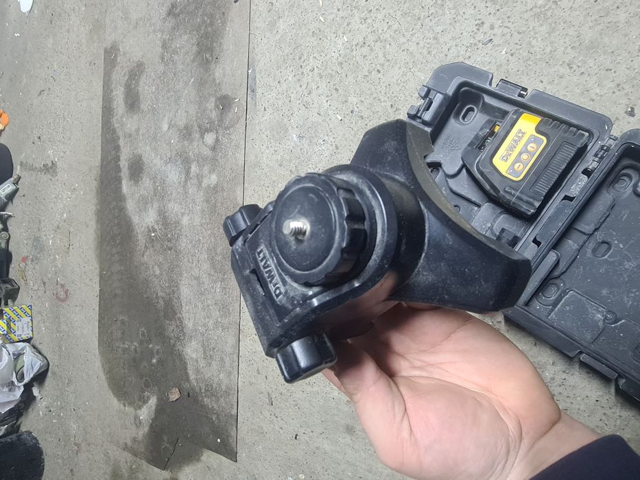 Продам лазерний рівень нівілір 360° dewalt DWO 811