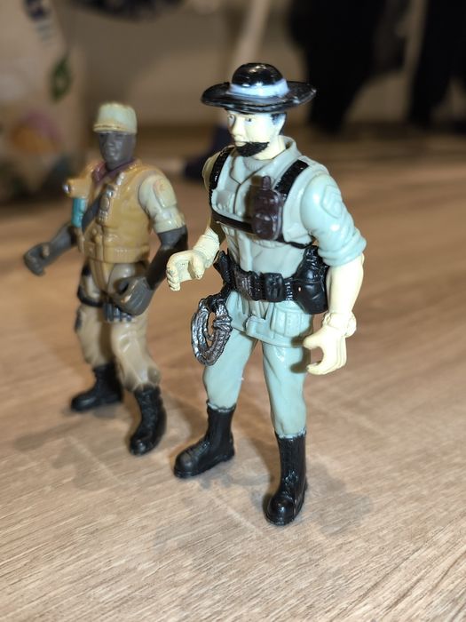 Zabytkowe 2 Figurki Żołnierzy/Zestaw/Wysokość 10 cm i 9 cm