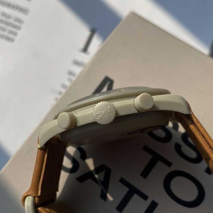 Zegarek Planet Saturn - elegancki dodatek do Twojej kolekcji!