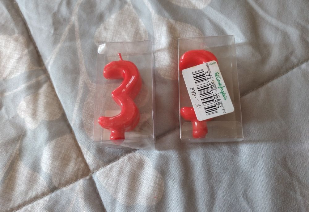 Duas velas p/ aniversário do Corte Inglês